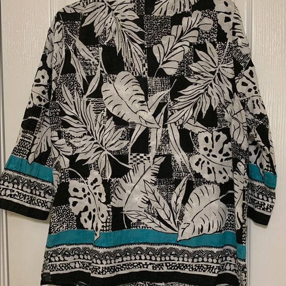 Alfred Dunner Monochrome Leaf Print Blouse - Picture 4 of 4